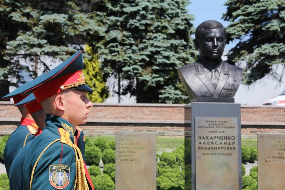 В Донецке почтили память первого Главы ДНР