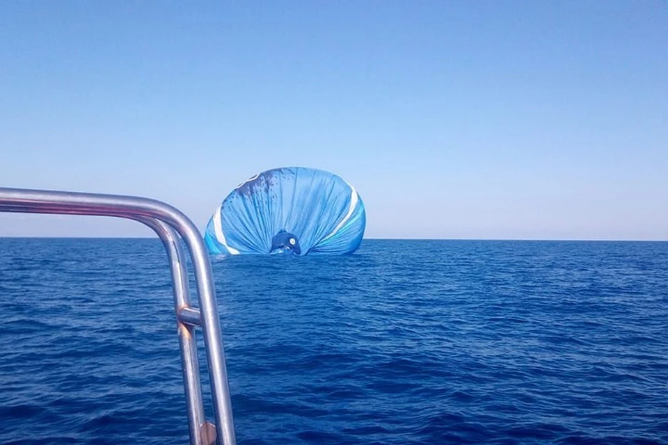 В Сочи воздушный шар упал в море. Фото пресс-службы ЮРПСО МЧС России