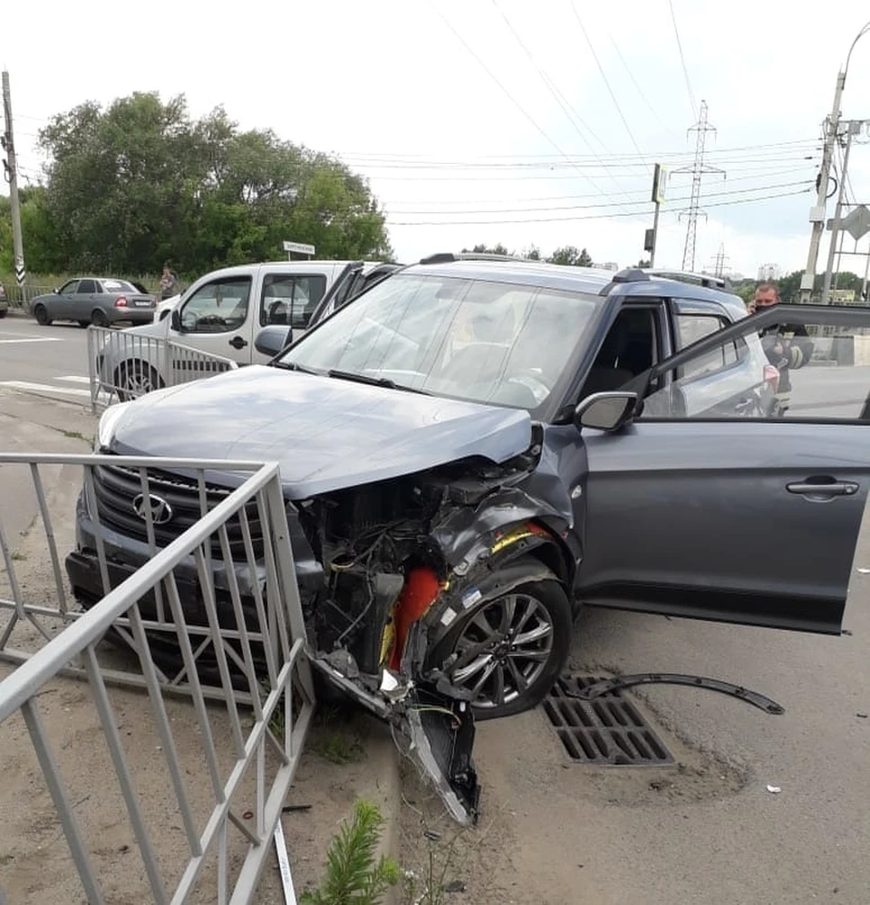 В аварии на 2-ой Пушкарной улице в Орле пострадали дети. Фото: пресс-служба ГУ МЧС России по Орловской области