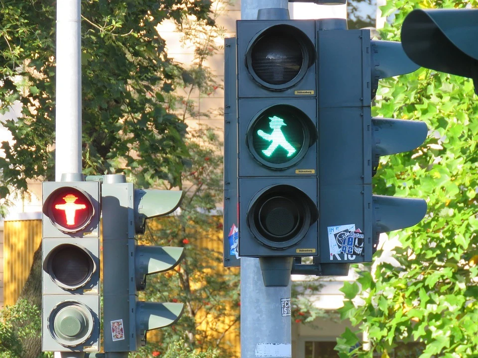 В Белгороде поломка «умного светофора» на перекрестке Губкина и Магистральной стала причиной огромной пробки.