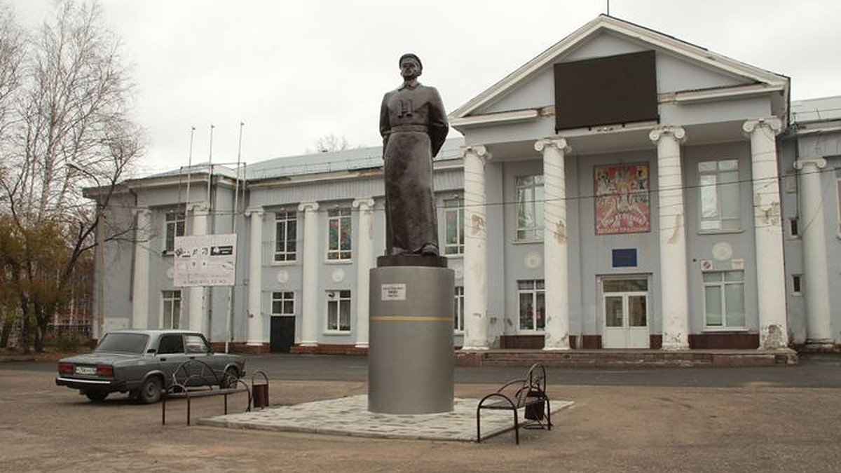 В Анжеро-Судженске начался ремонт стелы в честь 50-летия присвоения ему  статуса города - KP.RU