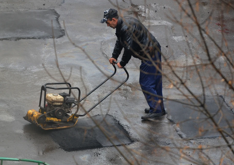 В Мурманской области ямочный ремонт дворов должны закончить к октябрю.