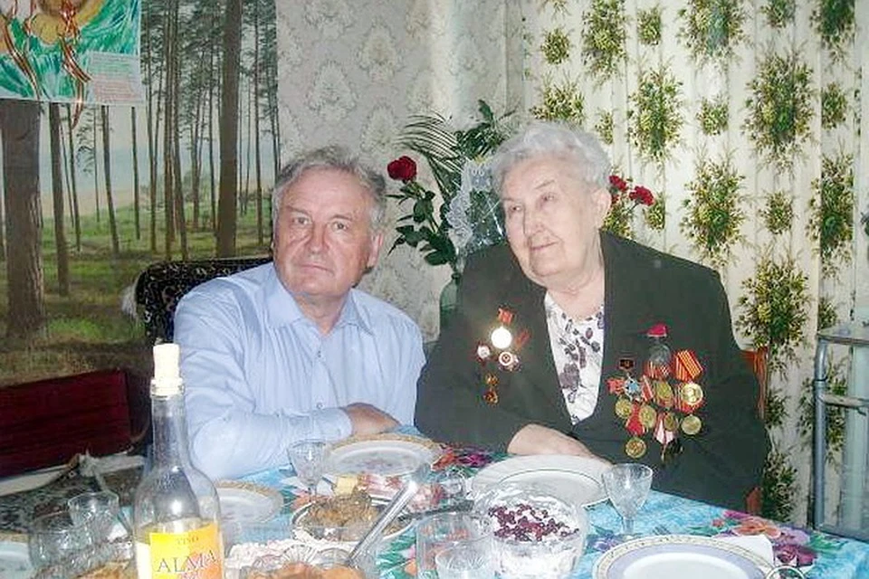 Сергей Кетько с матерью.