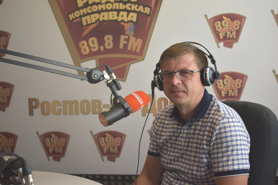 В студии радио «Комсомольская правда» депутат Законодательного собрания региона и член регионального совета «СР» Борис Вальтер. Фото: Себастьян Лукьянов