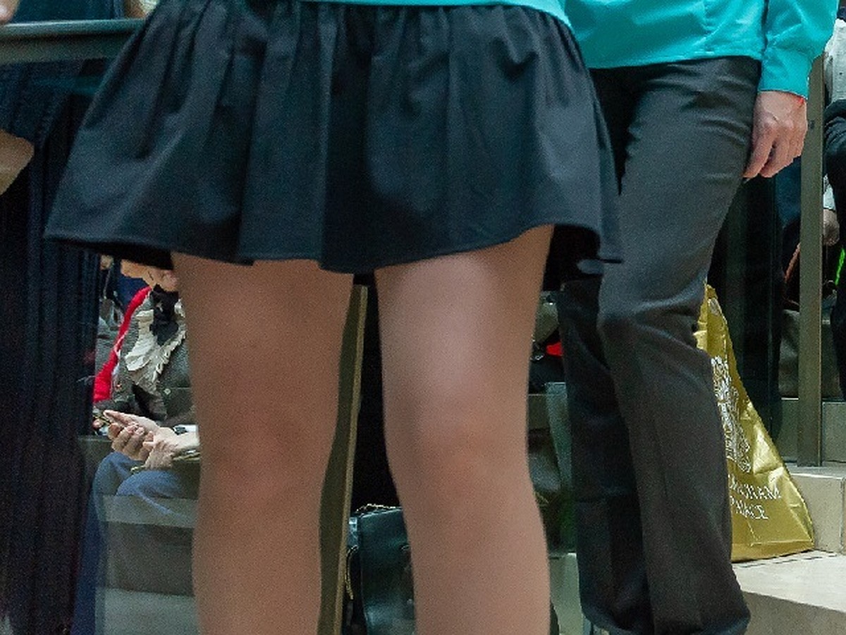 Train upskirt