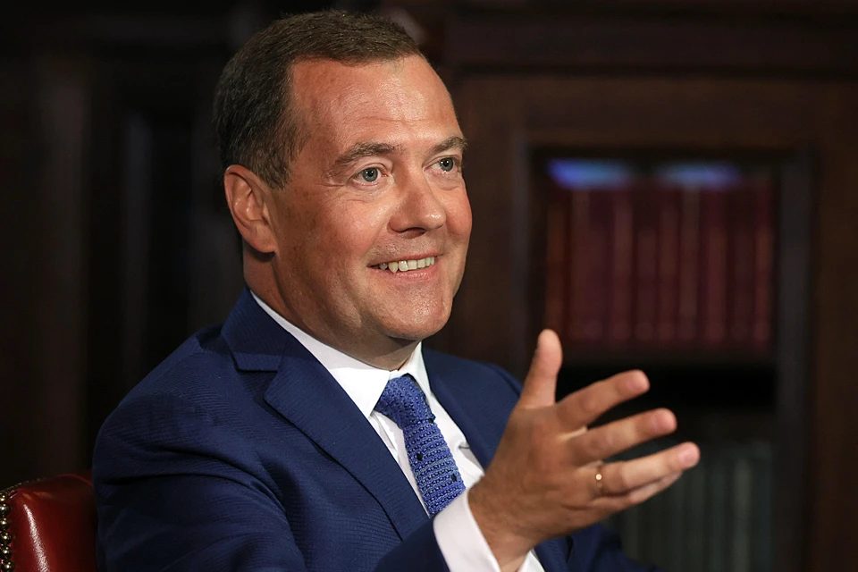 Дмитрий Медведев в режиме видеоконференции вышел в эфир радио "Комсомольская правда". Фото: Екатерина Штукина
