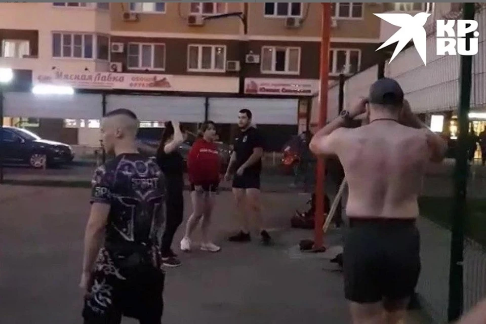 Спортсменам не понравилось, что Сергей сделал глоток пива.