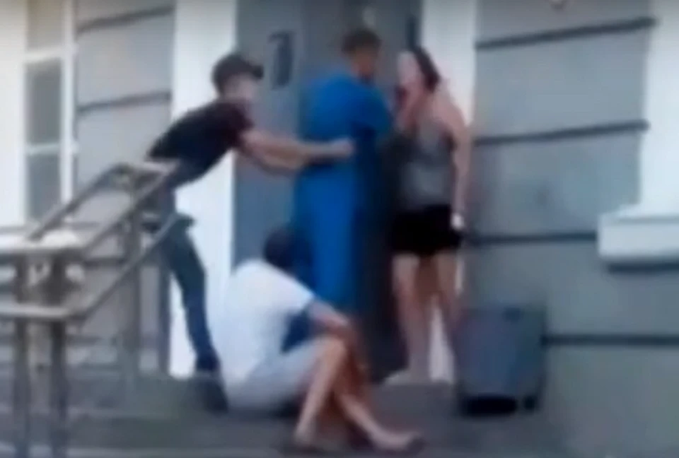 Санитар чуть не задушил жену пациента. Фото: группа «Краснотурьинск LIVE» в соцсети «Вконтакте»