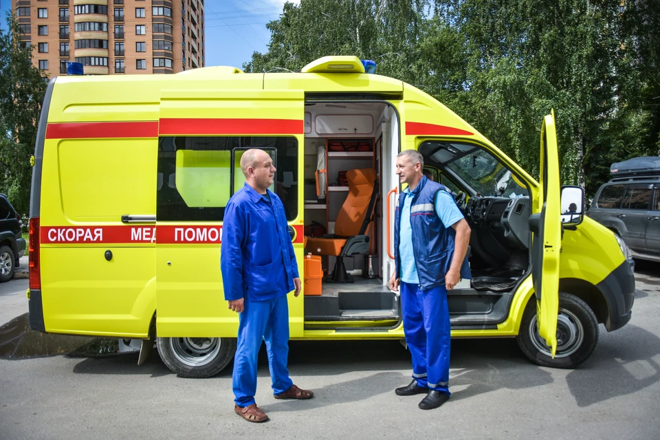Больницы Новосибирска и районов области получили 19 новых "скорых"