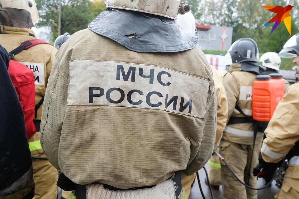Сообщение о возгорании в многоквартирном доме поступило на пульт МЧС в 4:53 утра 18 июля.