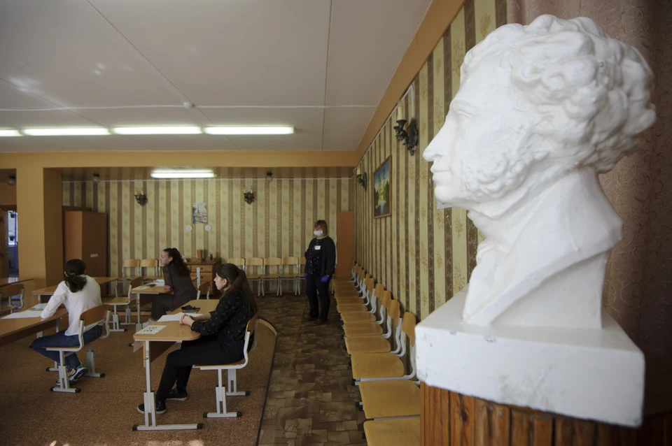 Библиотека Пушкина в Челябинске расположена на ​Коммуны, 69