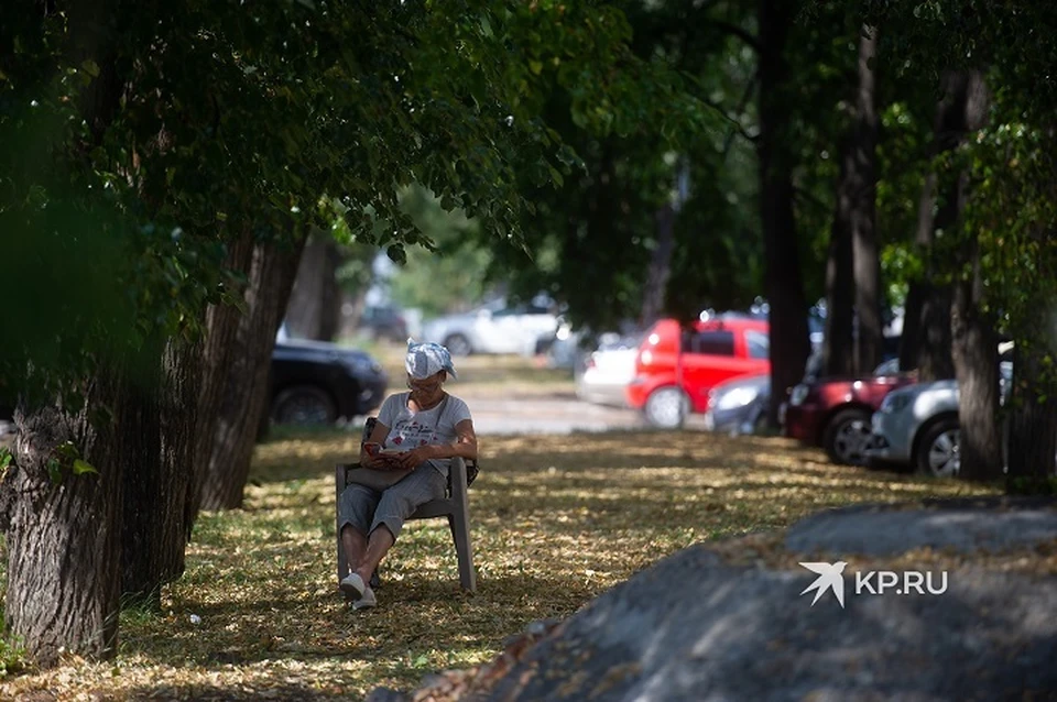 Екатеринбург пережил несколько жарких дней, горожане заполнили улицы, забыв о правилах безопасности