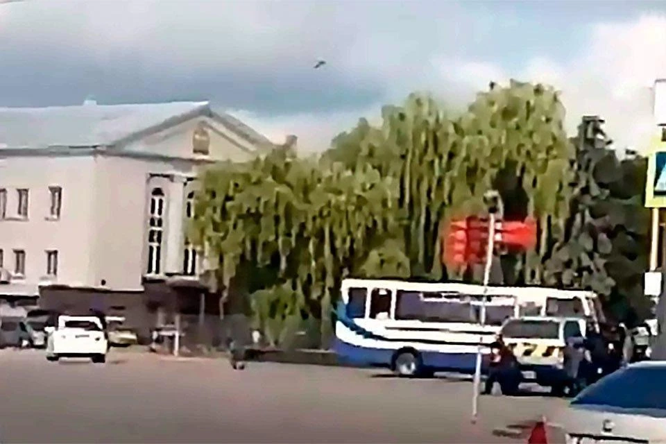 На Украине неизвестный захватил автобус с 20 заложниками