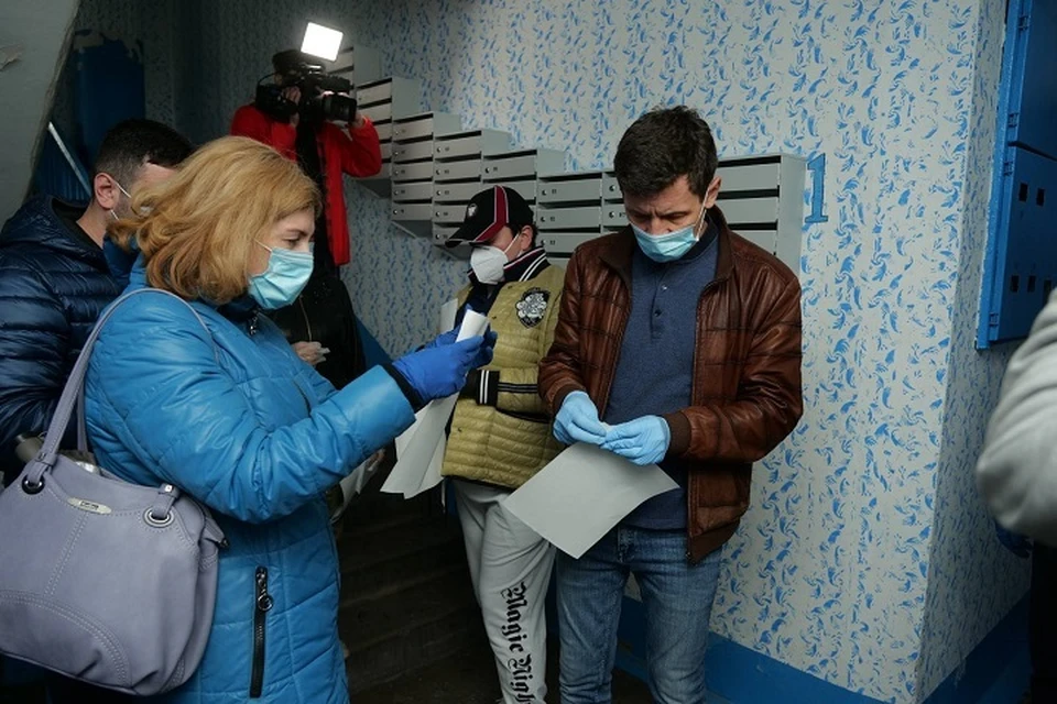 В Новом Уренгое проверили обработку домов от коронавируса Фото: администрация Нового Уренгоя