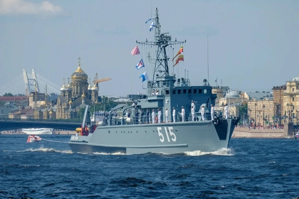 Смольный перенес дату репетиции парада ко Дню ВМФ.