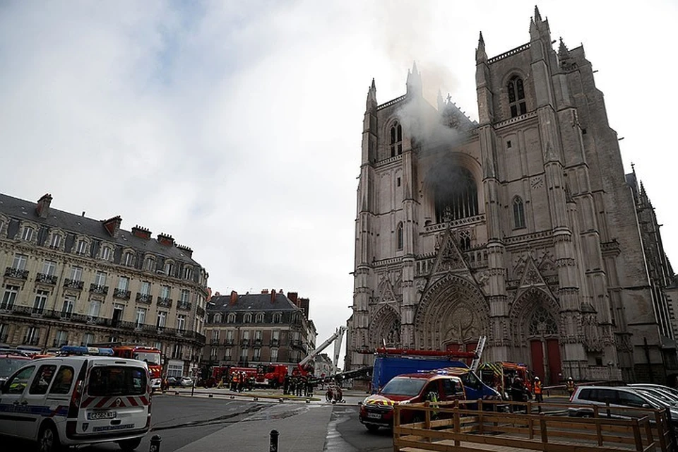Восстановление сгоревшего собора в Нанте займет около трех лет