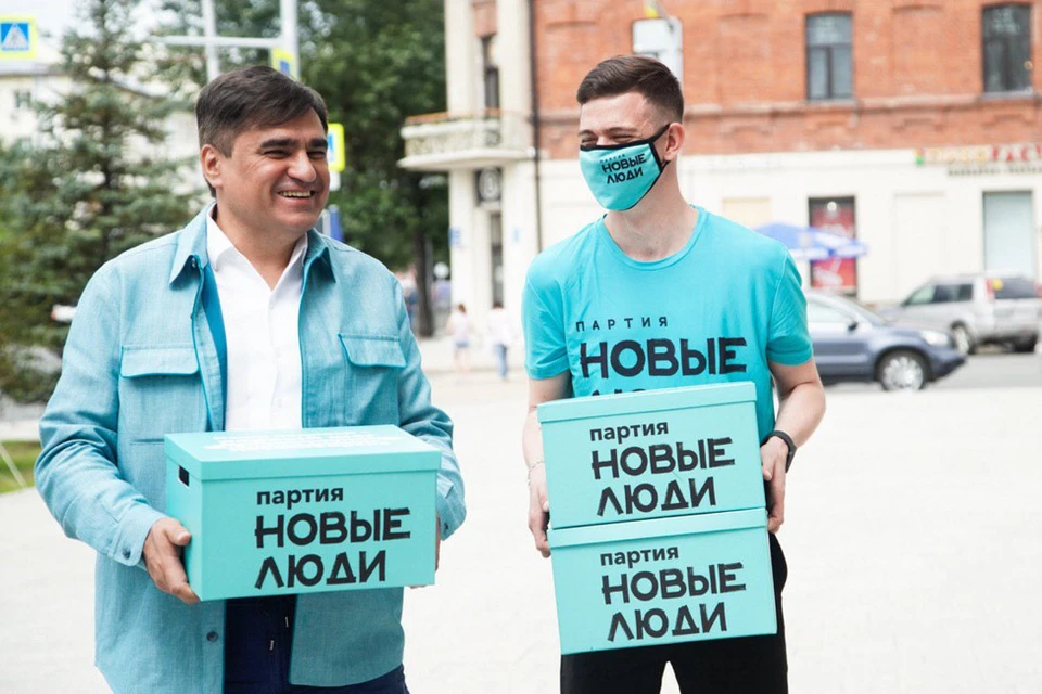 Основатель партии «Новые люди» прилетел в Новосибирск, чтобы лично сдать подписи в Избирком.