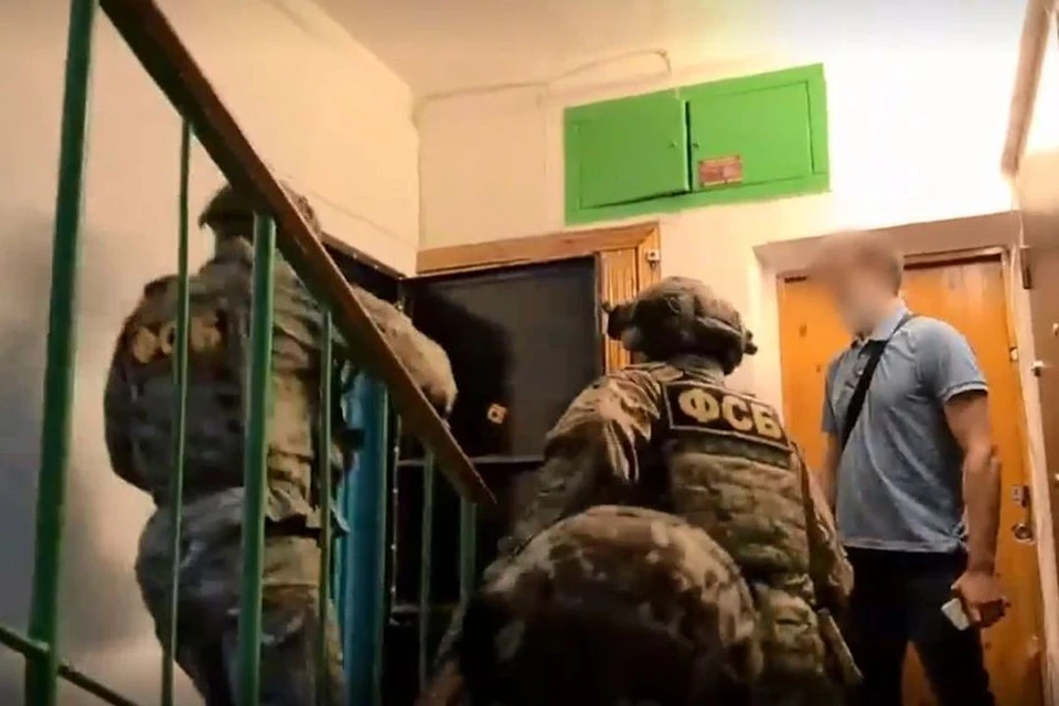 Сотрудники ФСБ во время задержания.