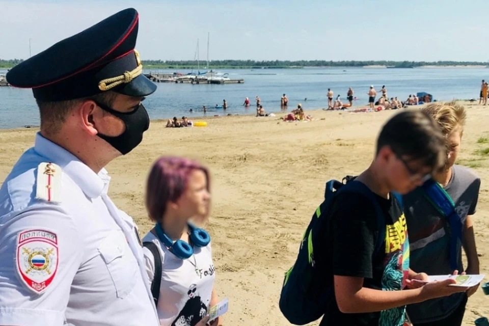 Родительские патрули вышли на дикие пляжи.