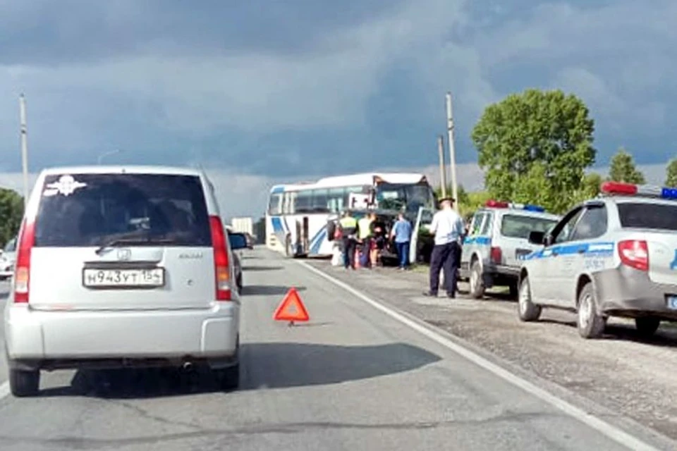 В аварии пострадали три человека.
