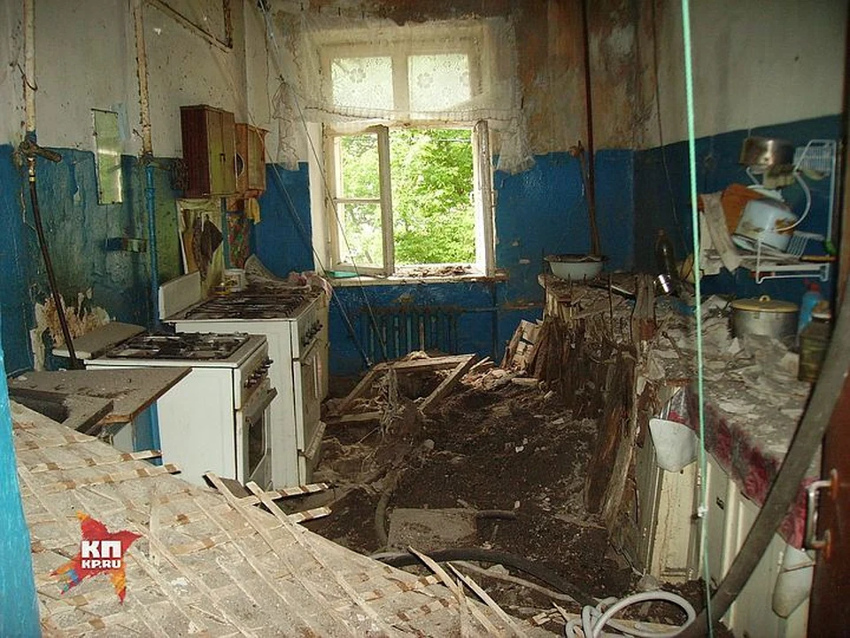 Аварийный дом, где в мае 2017 года обвалился потолок, чудом никого не покалечив, а в феврале 2019-го – балкон, не включено в новую программу переселения из ветхого жилья.
