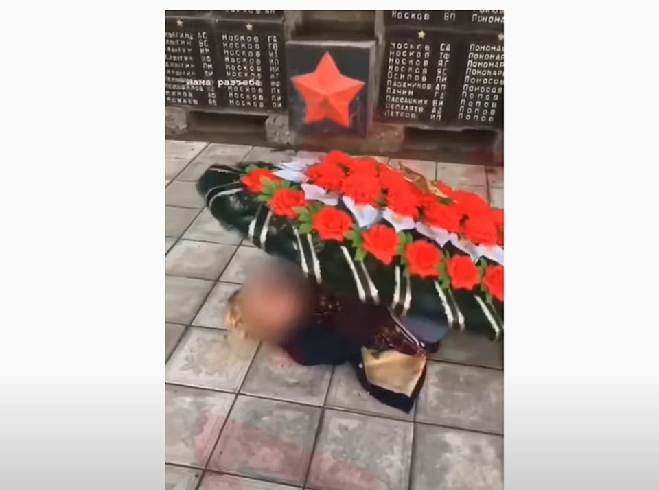 Личность второй школьницы устанавливают полицейские. Фото: cкриншот видео