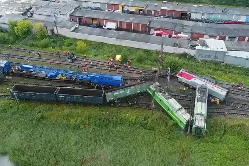 19 ноября поезд. Станция Купчинская крушение поездов. Железнодорожная станция Купчинская. Крушение на станции Купчинская. Столкновение на станции Купчинская.