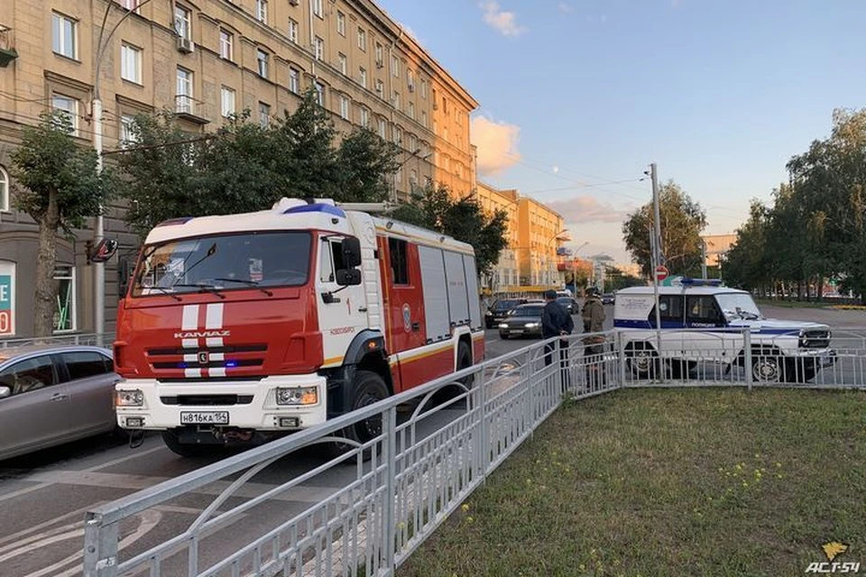 Вечером 30 июля в центре Новосибирска случился пожар. Фото: ГУ МЧС по НСО