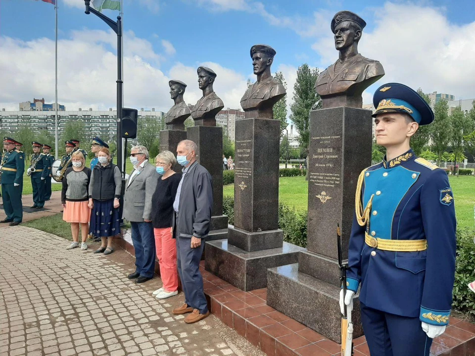 Памятники героям открывали их родственники