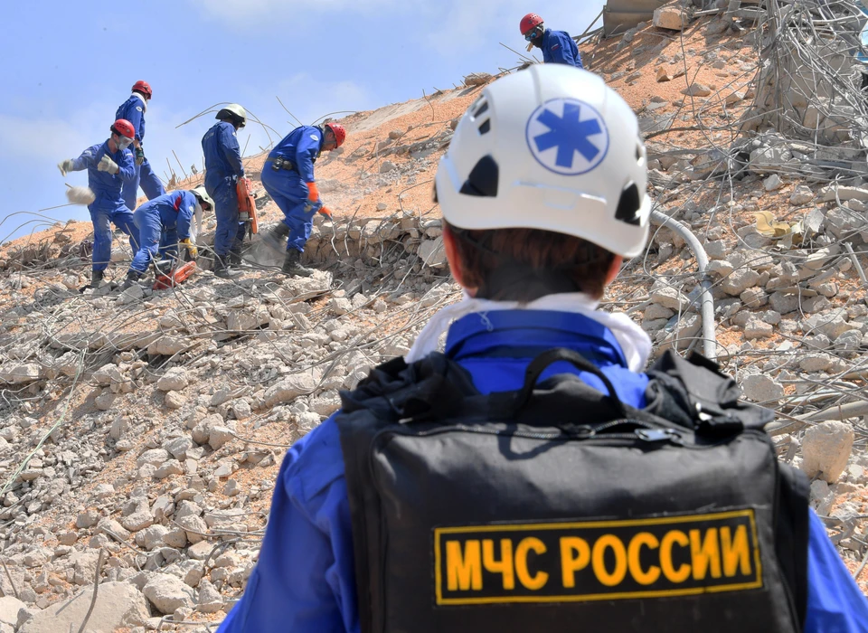 В Бейрут отправились больше ста российских специалистов