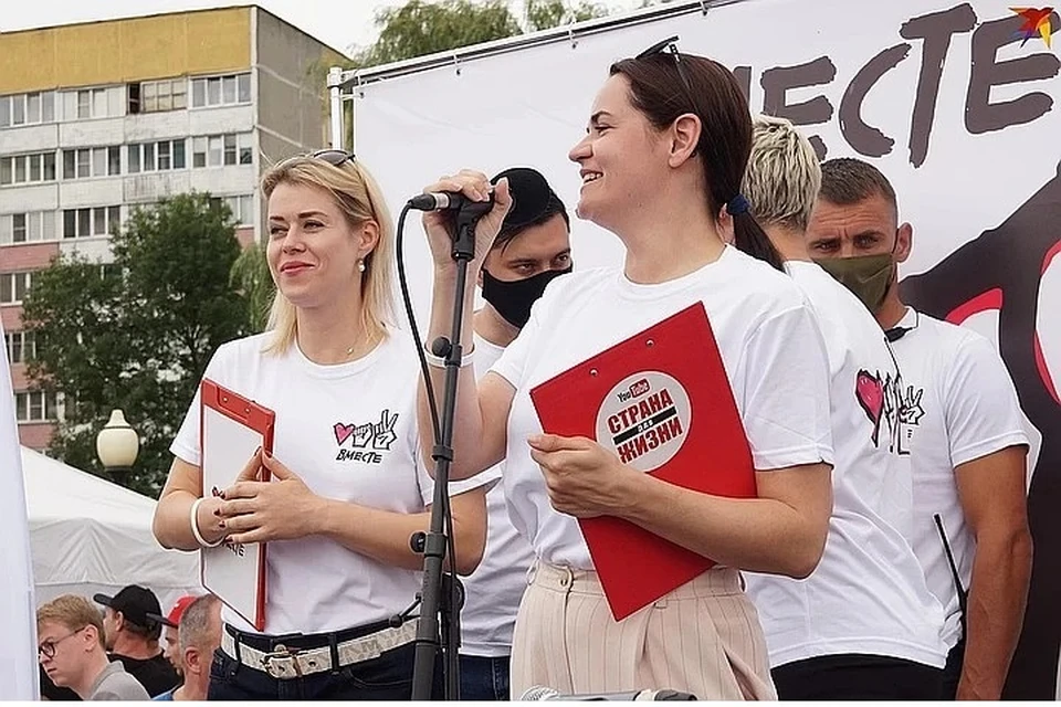 Вероника Цепкало (Прим.: на фото слева) поддерживала Светлану Тихановскую на митингах и пикетах, входила в объединенный штаб.