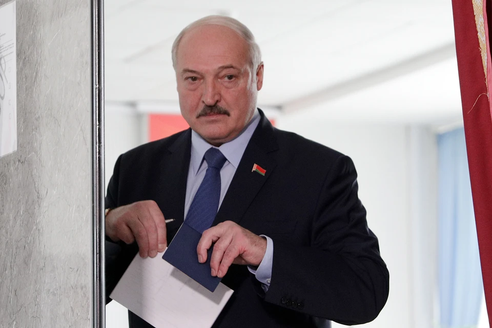 Лукашенко первый из всех лидеров стран, где происходят «цветные» революции, умудрился отключить интернет