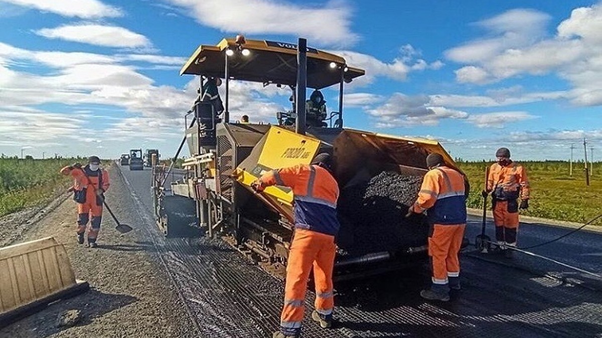 Дорогу Новый Уренгой – Коротчаево рабочие реконструируют в две смены - KP.RU