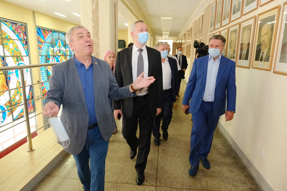 Губернатор побывал в Академгородке и НГУ. Фото: правительство Новосибирской области.