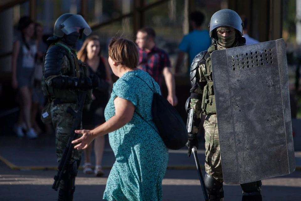 СК Беларуси считает, что толпе были провокаторы, которые подстрекали участников к насилию в отношении сотрудников органов внутренних дел