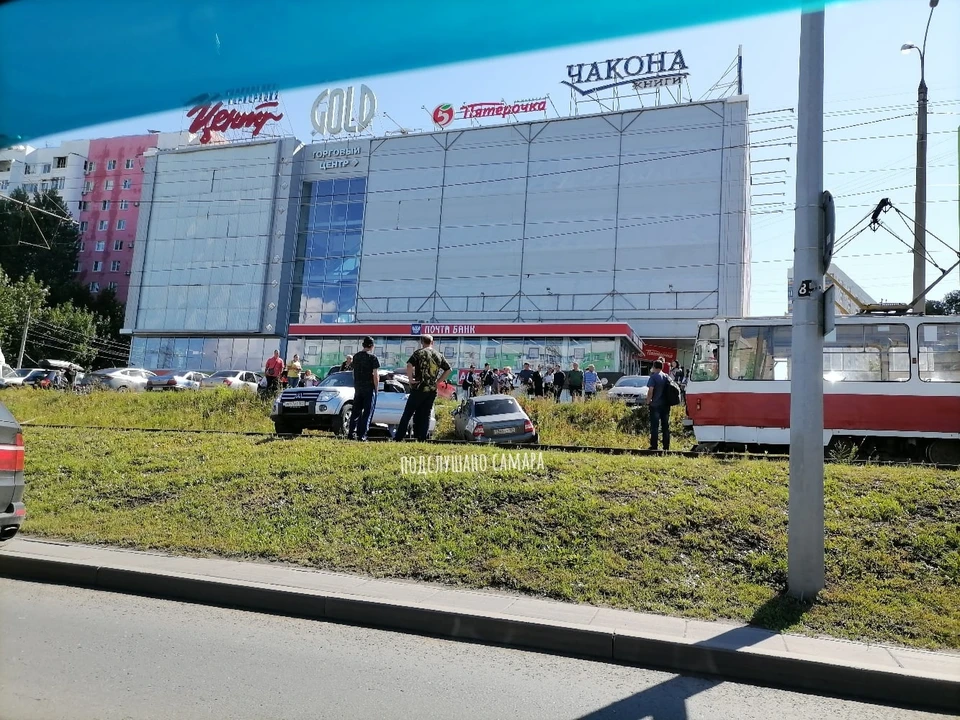 Движение трамваев на улице Ново-Садовой из-за ДТП встало / Фото: Светлана Зайцева / Подслушано Самара