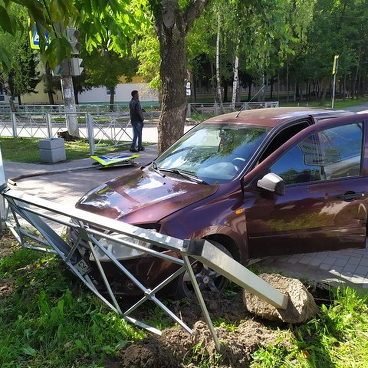 В Йошкар-Оле произошла авария, в которой пострадали два пешехода - KP.RU