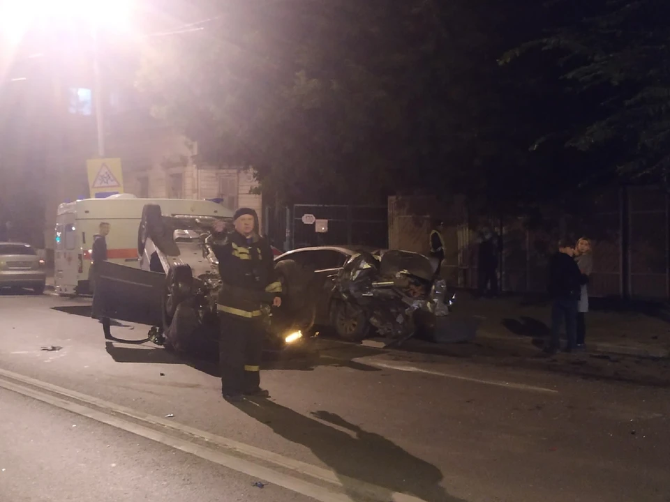 Автомобиль перевернулся на крышу