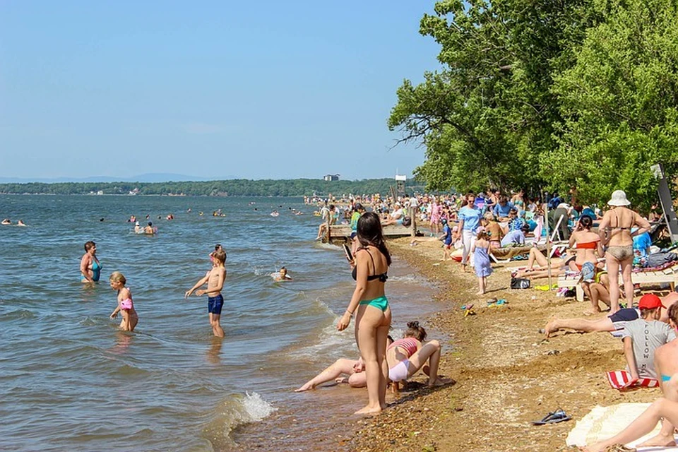 Можно ли купаться в море. Станция Санаторная Владивосток пляж. Бухта Санаторная Владивосток. Владивосток летом пляж. Владивосток купальный сезон.