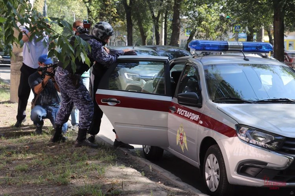 В Самаре охранников школ испытали на прочность