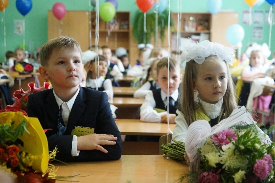 Покажи фотку 2 класса. Второклассники фото. Второклассник линейка. Школа 10 Волжский учителя. Второклассники в школе фотографии.