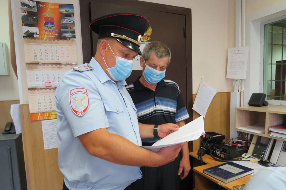 Проверку работы сотрудников транспортной полиции осуществляли члены Общественного совета при ЛО МВД на станции Тверь. Фото: ЛО МВД на станции Тверь.