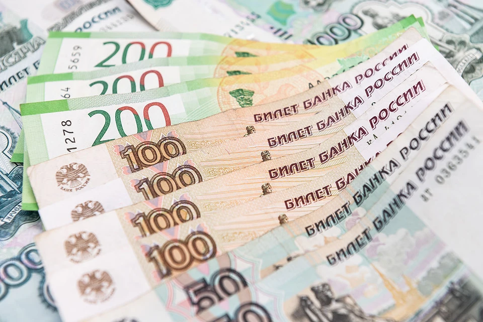 Сегодня позиции рубля слабеют