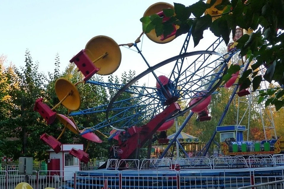 Когда начнут работать аттракционы. Парк горького аттракционы цены 2021. Когда начнут работать аттракционы. Выселки парк. Аттракцион центрифуга челябинск парк гагарина.