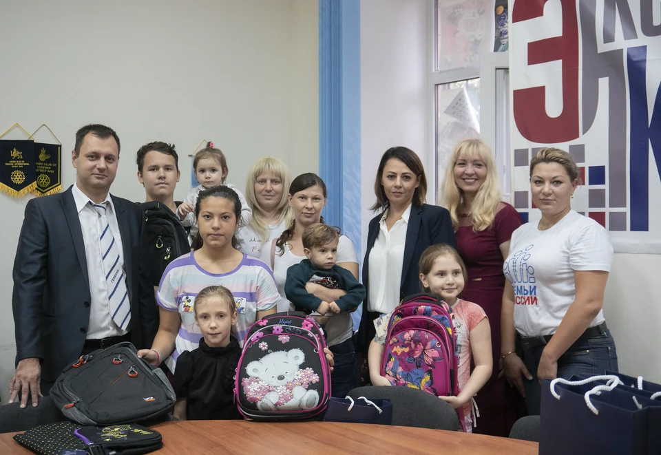 Детки из малообеспеченных семей получили от "ГЕНБАНКА" подарки к 1 сентября.