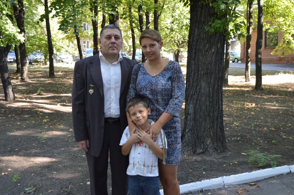 Сергей и Татьяна Малыш с сыном Егором традиционно отмечают День шахтера вместе