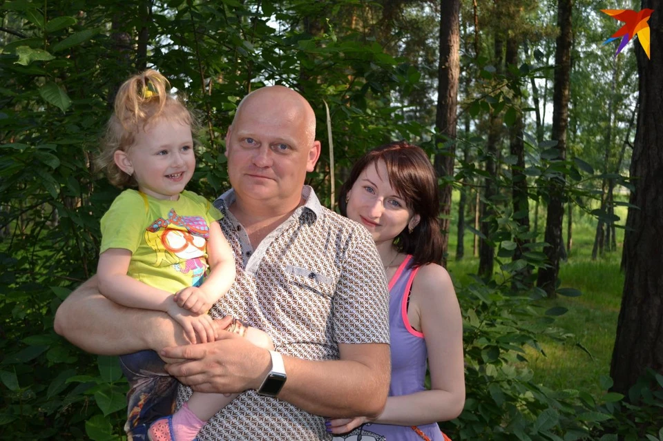 Виталий вместе с супругой Кларой и дочерью.