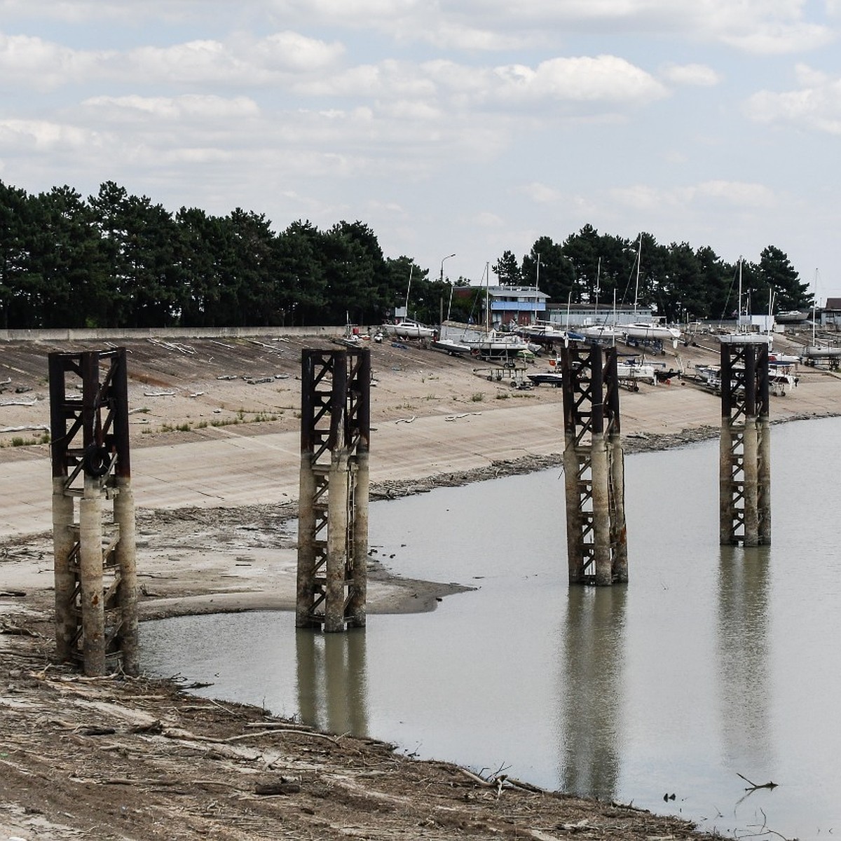 Засуха на Кубани: сброс из Краснодарского водохранилища сократился ниже  санитарного попуска - KP.RU