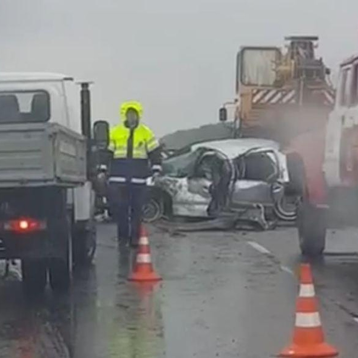 Появилось видео с места массового ДТП на Кубани, в котором четыре человека  погибли, семеро пострадали - KP.RU