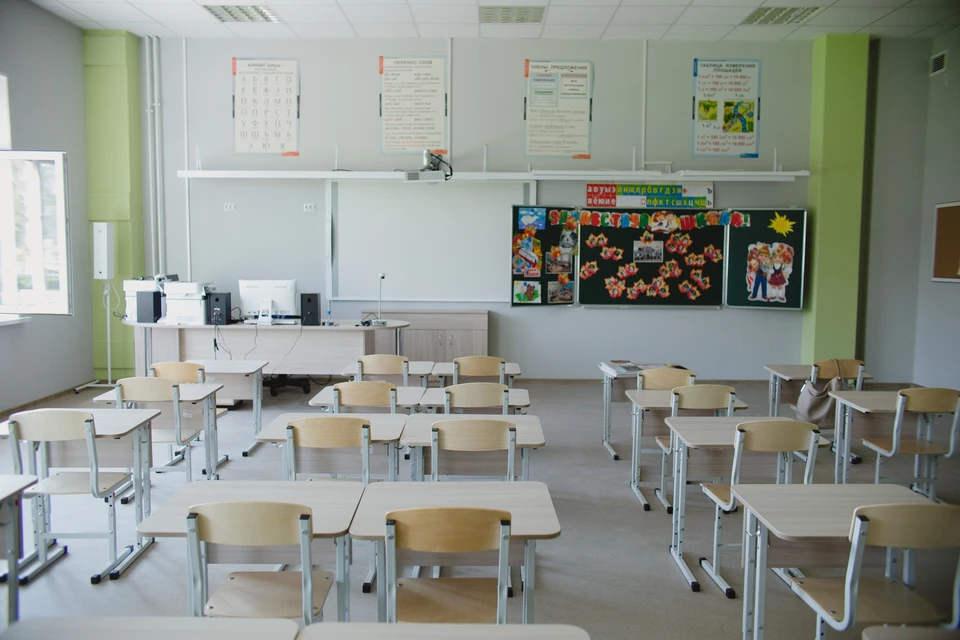 Во многих школах учеба частично дистанционная - сказалась нехватка кабинетов.